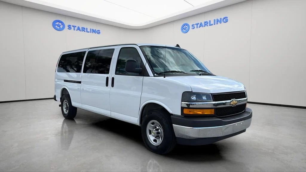 Used 2025 Summit White Chevrolet 1LT image 13