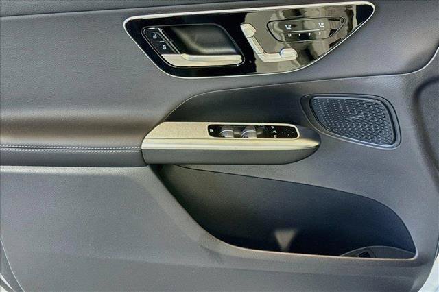 New 2026 Polar White Mercedes-Benz GLC 300 image 46