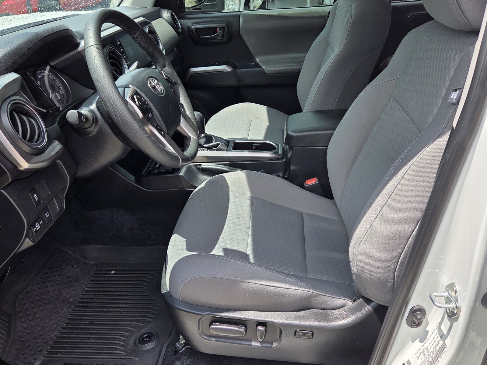 Used 2023 Ice Toyota SR5 image 3
