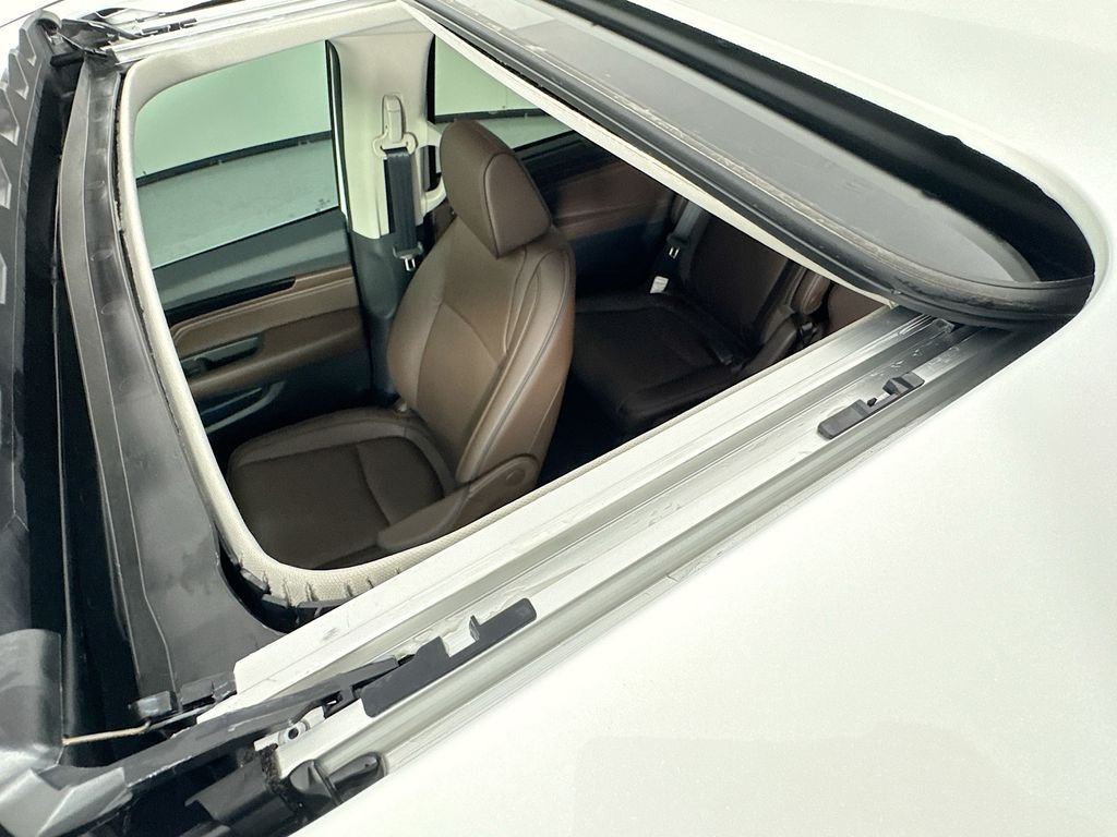 New 2026 Platinum White Pearl Honda Touring image 31