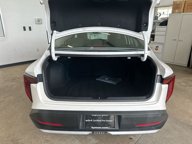 Used 2025 White Kia LXS image 21