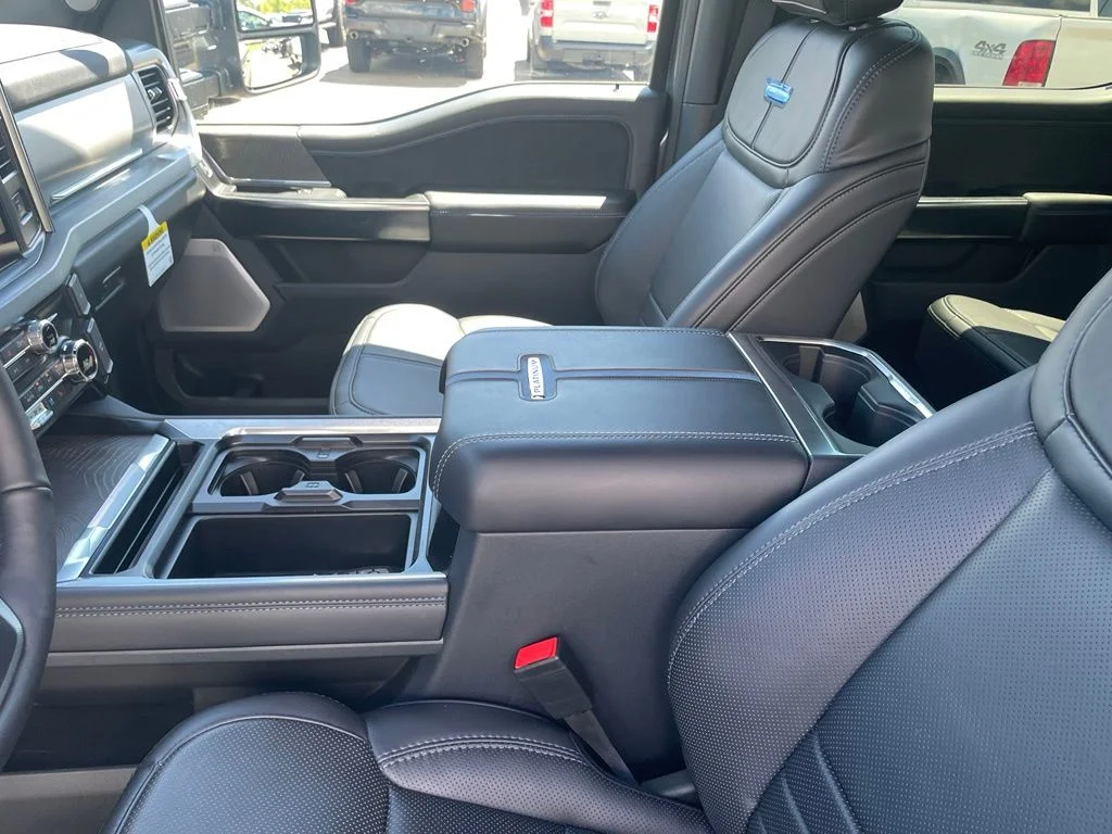 2025 Ford F-350 Super Duty Platinum - Photo 31