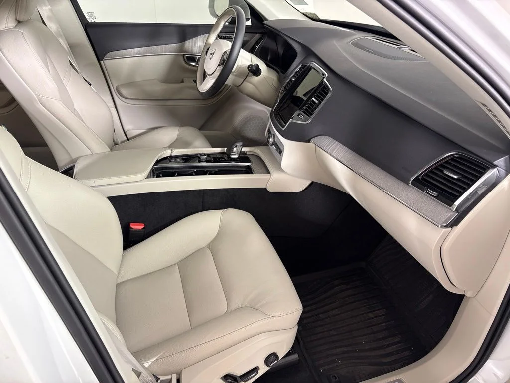 Certified Used 2025 Crystal White Volvo Plus image 17