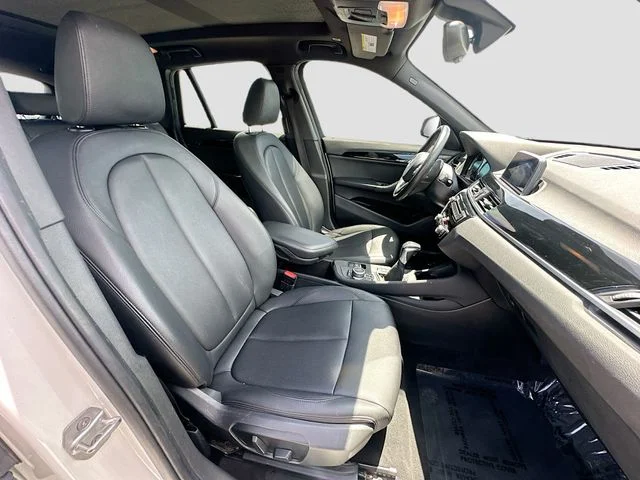 Used 2019 White BMW sDrive28i image 29