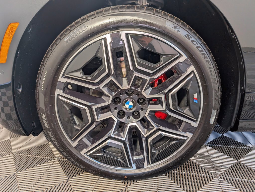 Used 2026 Black BMW xDrive60 image 10