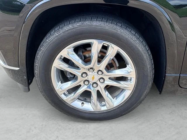 Used 2020 Black Chevrolet High Country image 23