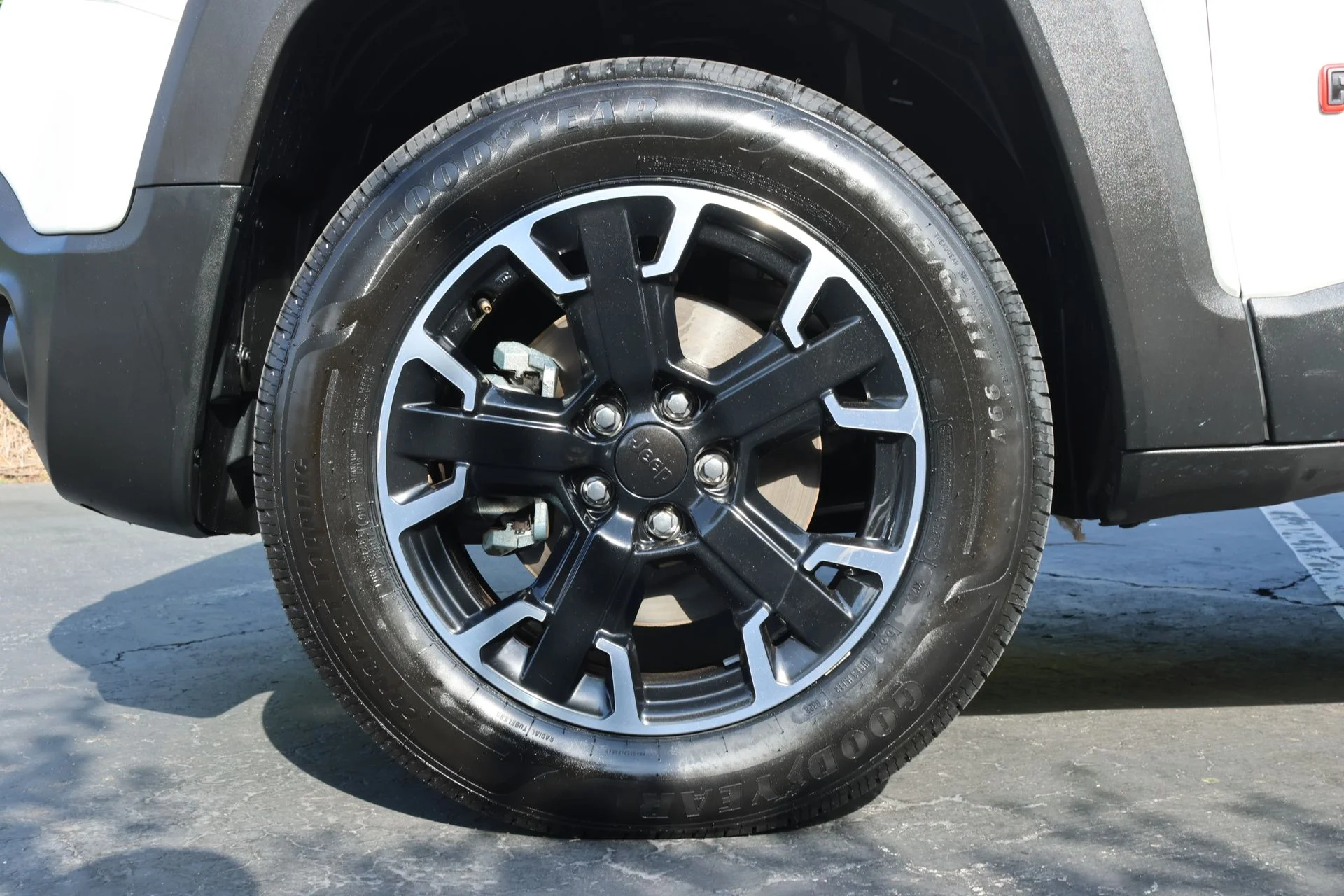 Used 2023 White Jeep Trailhawk image 5