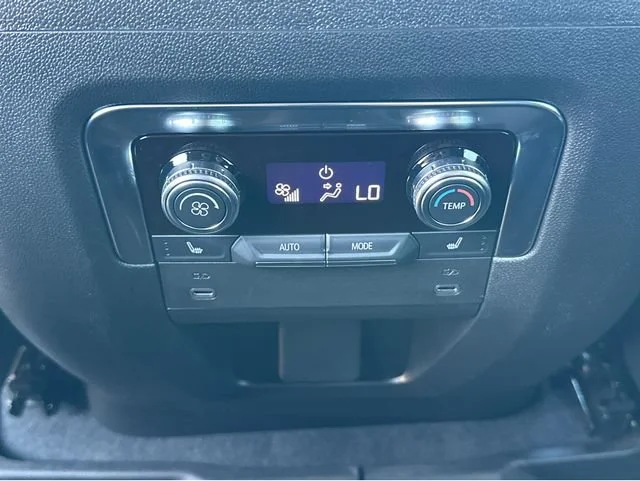 2026 GMC Yukon Denali - Photo 8