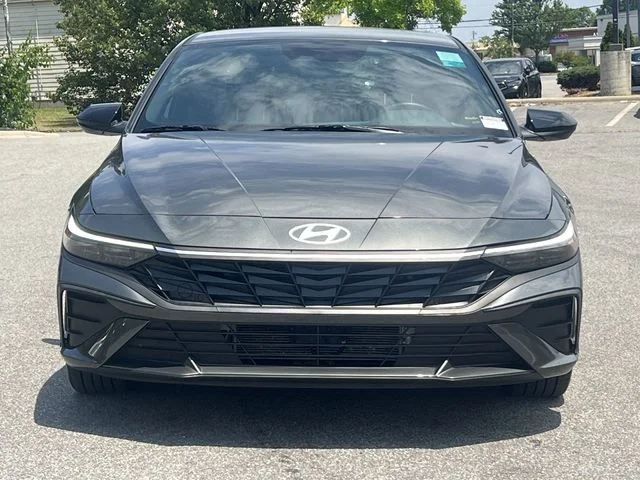 Used 2025 Gray Hyundai SEL Sport image 16