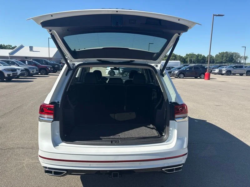 Used 2023  Volkswagen 3.6L V6 SEL Premium R-Line image 9