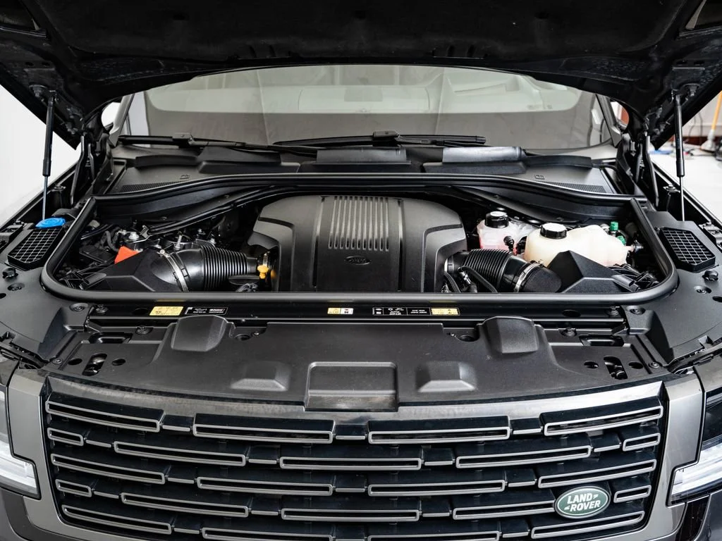 Used 2025 Carpathian Grey Premium Metallic Land Rover SE image 46