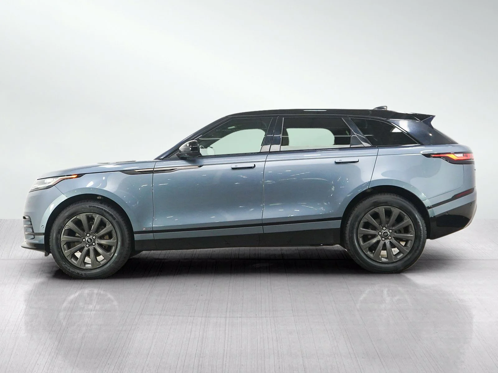 Used 2019 Land Rover Range Rover Velar SE with VIN SALYL2EX4KA202891 for sale in White Bear Lake, Minnesota