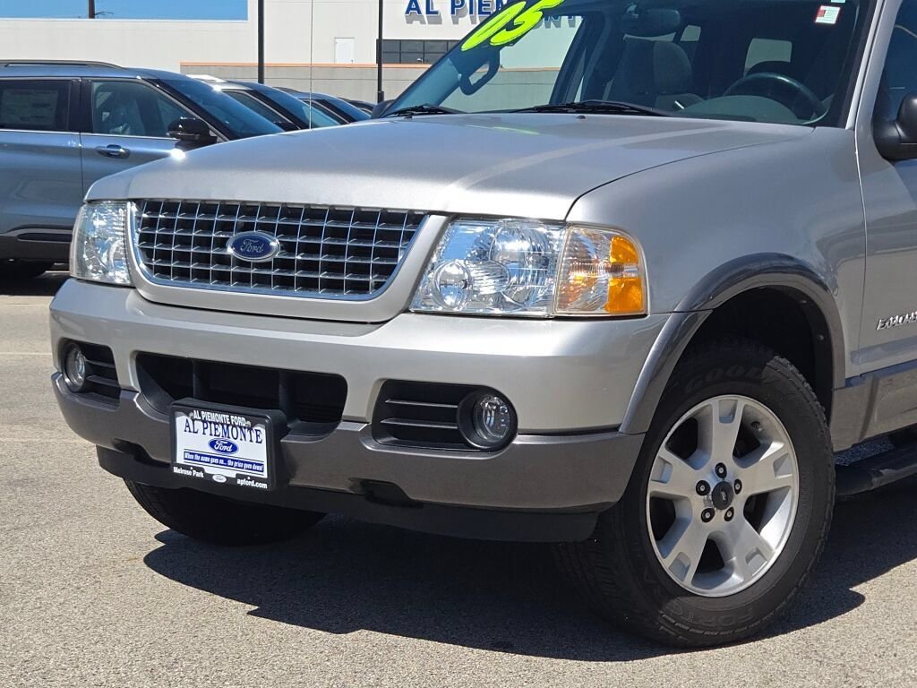 Used 2005  Ford XLT image 2
