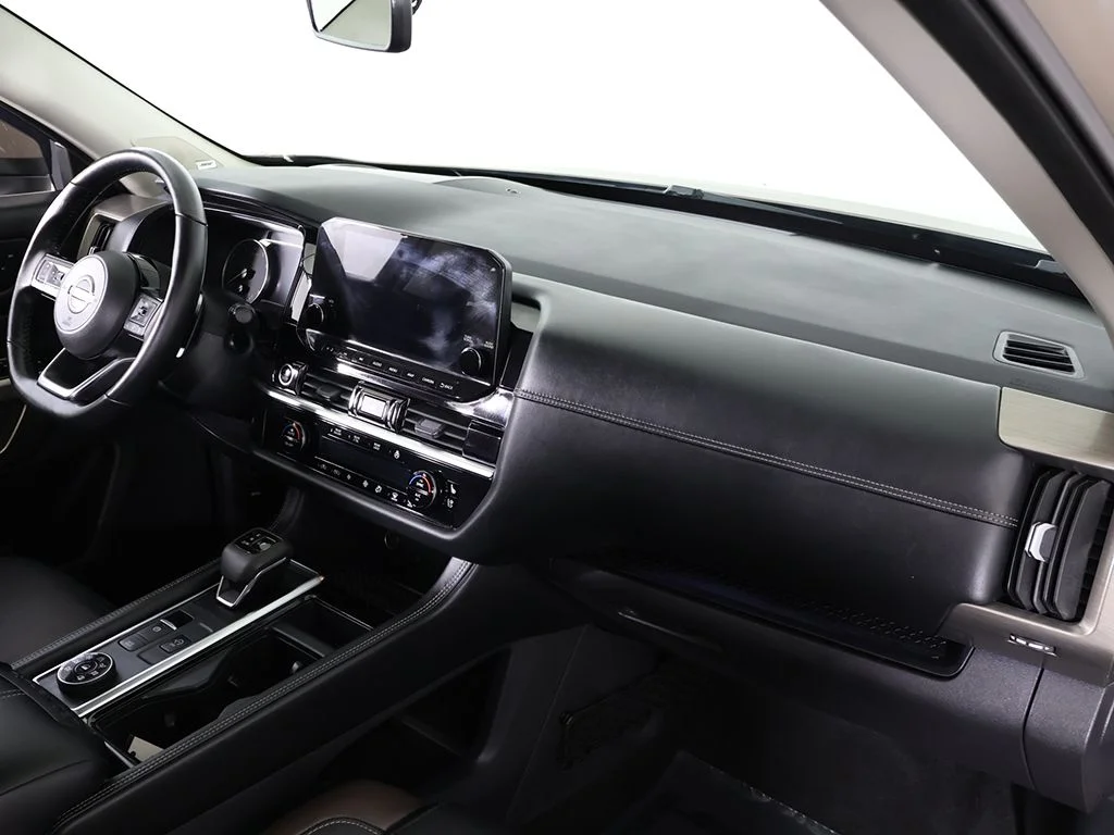 Used 2023 Beige Nissan Platinum image 34