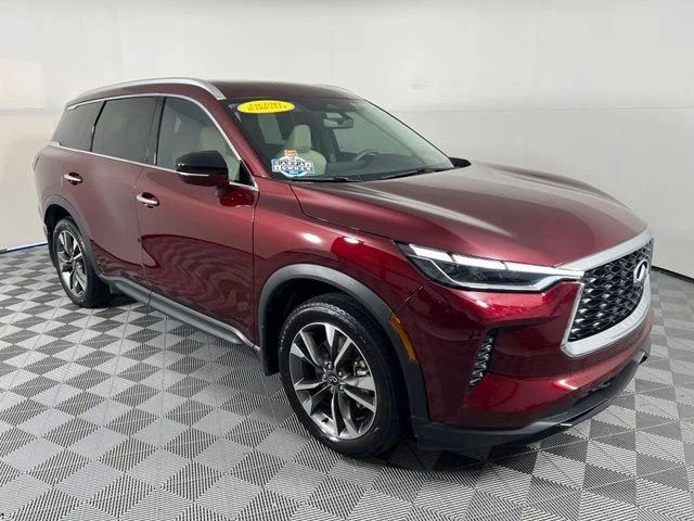 Used 2023 Red INFINITI LUXE image 1