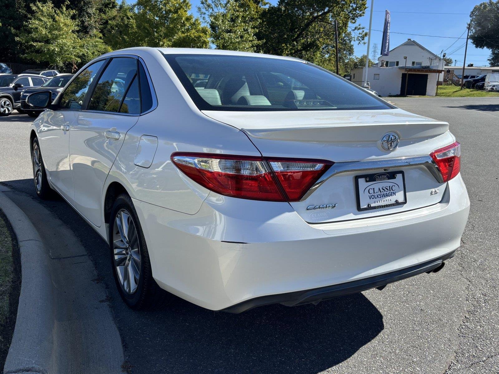 Used 2017 Blizzard Pearl Toyota SE image 3