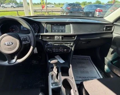 Used 2018 Purple Kia LX image 3