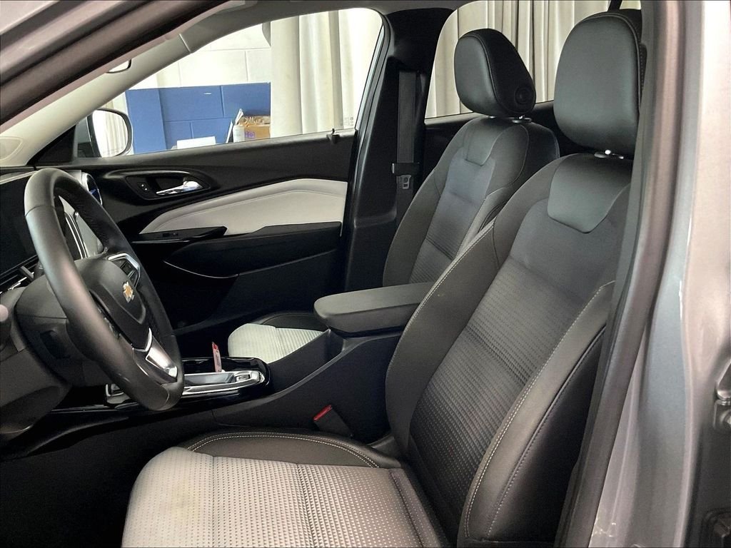 Used 2025 Gray Chevrolet LT image 10