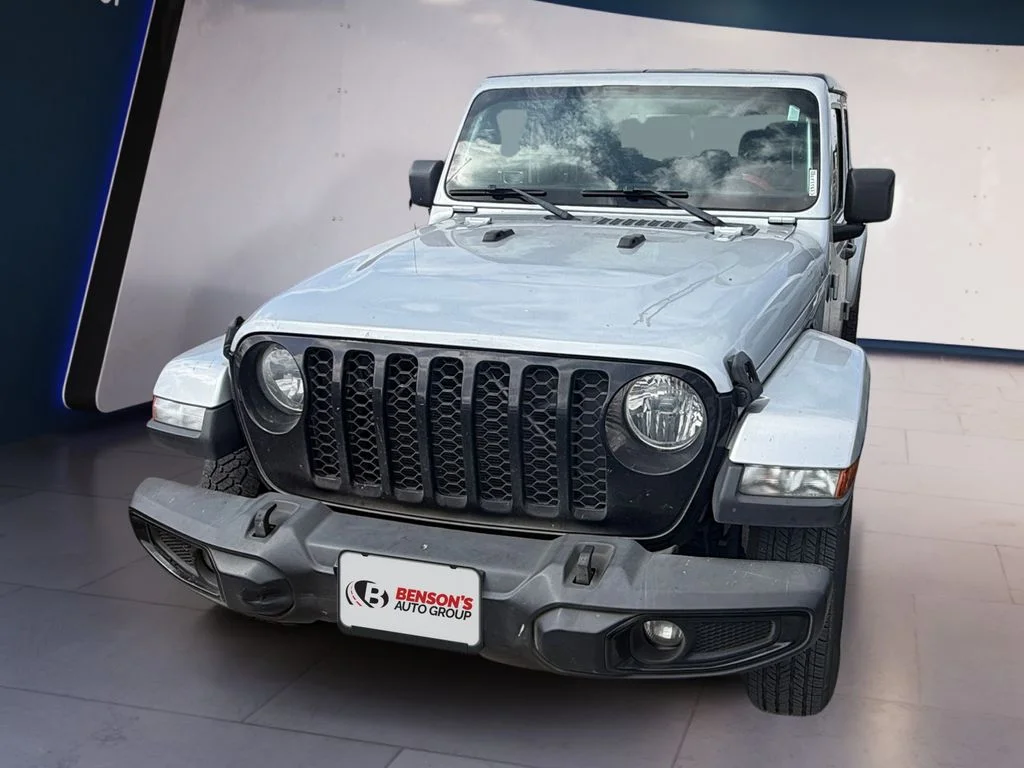 Used 2022 Silver Jeep Sport image 1