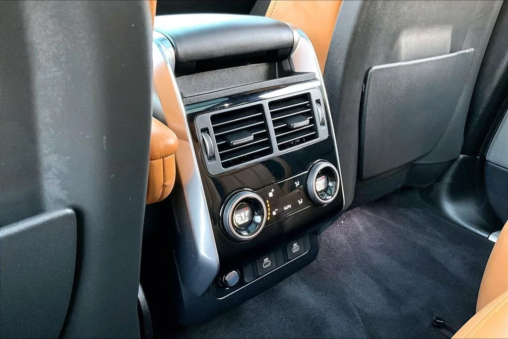 Used 2022 Black Land Rover HSE Dynamic image 10