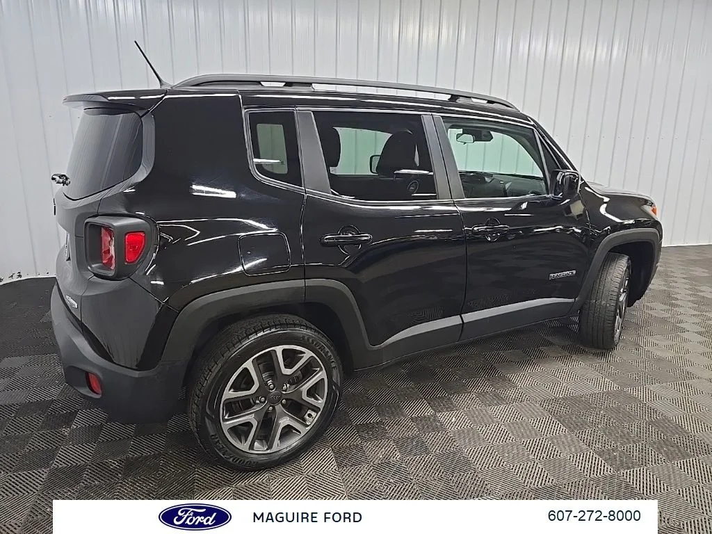 Used 2016 Black Jeep Latitude image 3