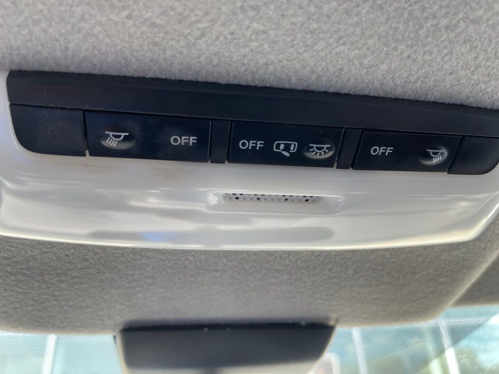 Used 2020 Gray Nissan S image 19