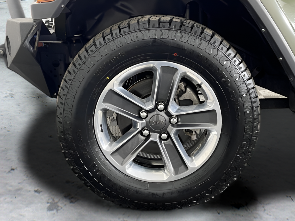 Used 2021 Green Jeep Unlimited Sahara image 19