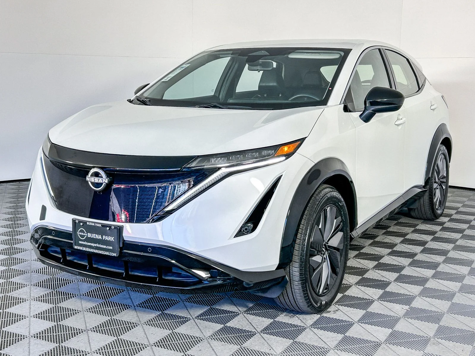 Certified Used 2024 White Nissan ENGAGE image 3