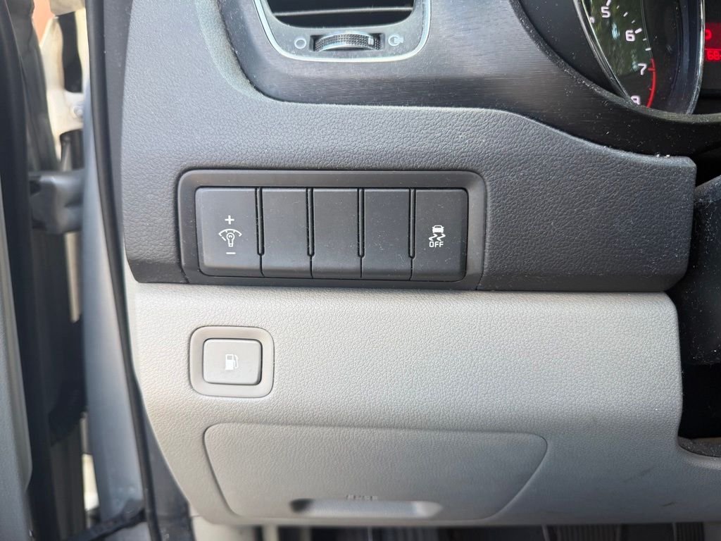 Used 2016 Bright Silver Metallic Kia LX image 21