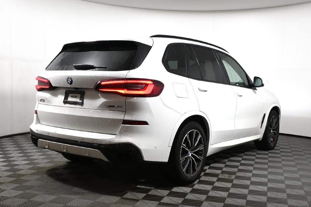 Used 2022 White BMW xDrive40i image 11