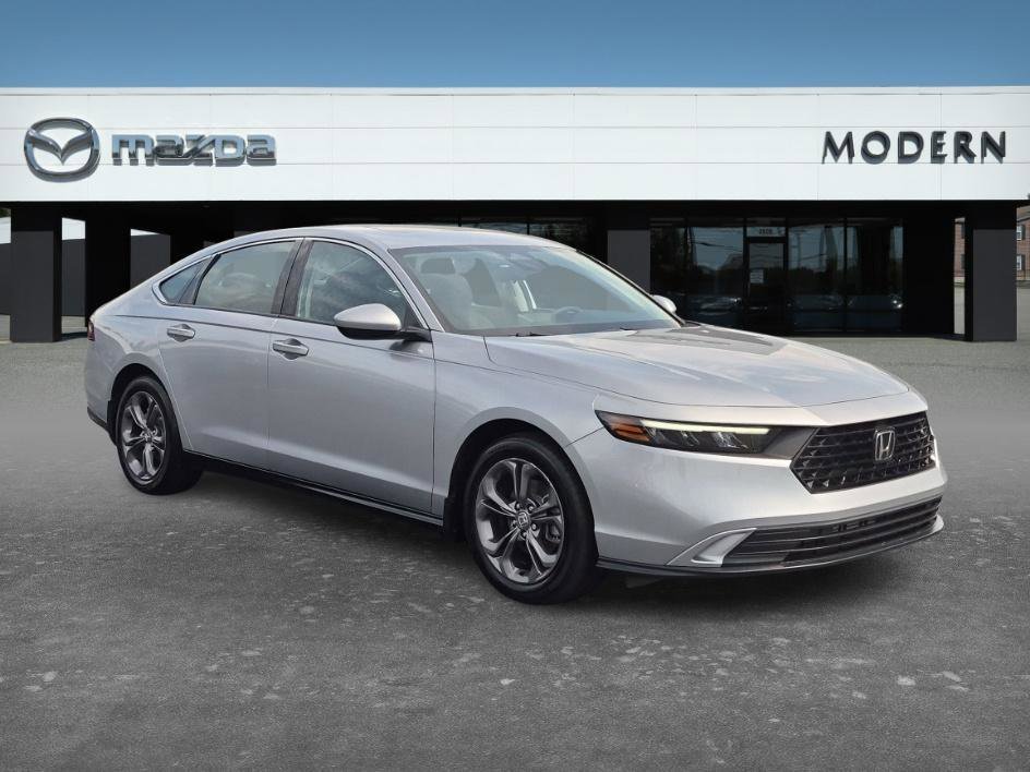 Used 2023 Lunar Silver Metallic Honda EX image 7