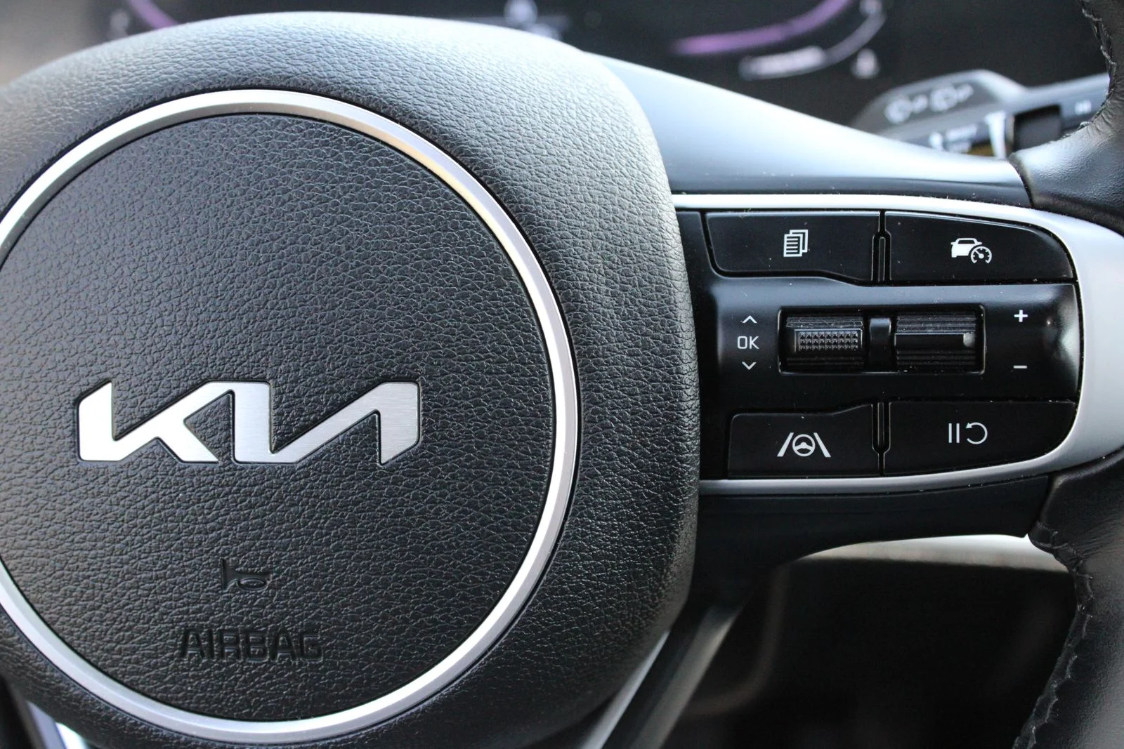 Used 2023 Green Kia X-Line image 32