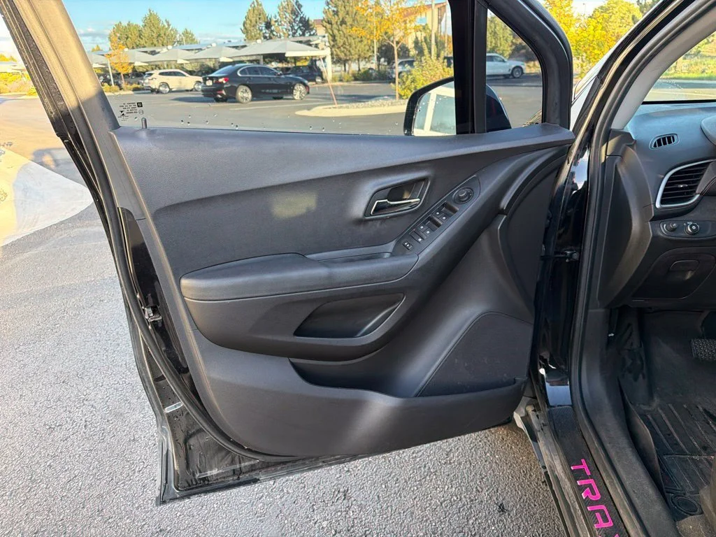 Used 2017 Black Chevrolet LT image 9