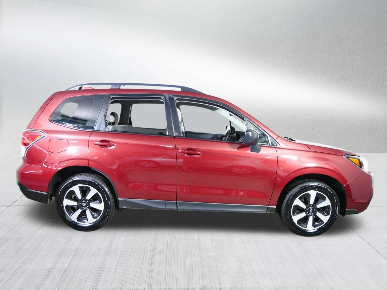 Used 2017 Venetian Red Pearl Subaru  image 8