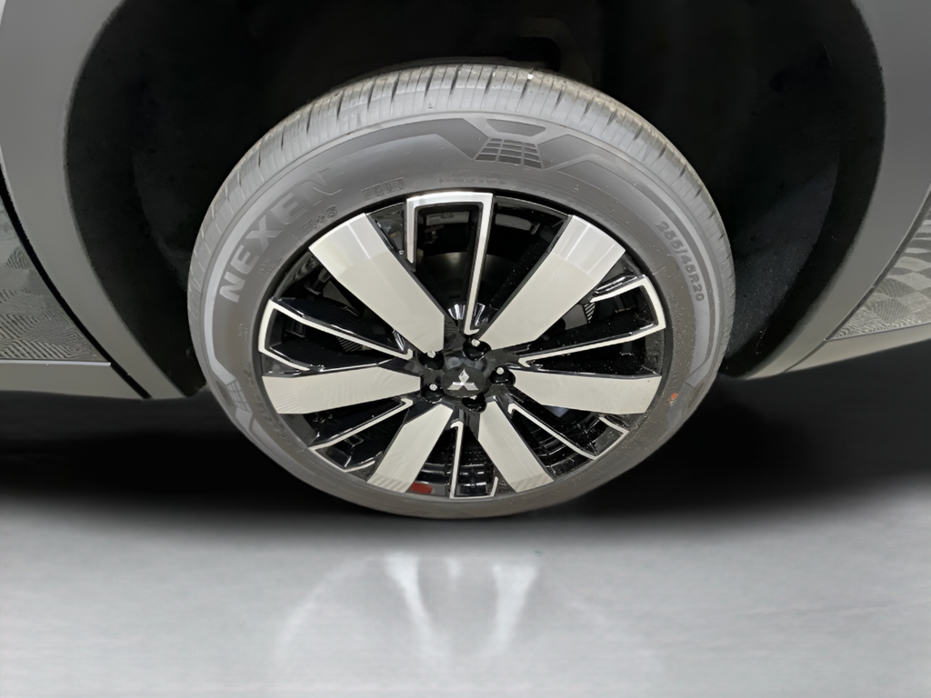 New 2026 Labrador Black Pearl Mitsubishi SE image 39