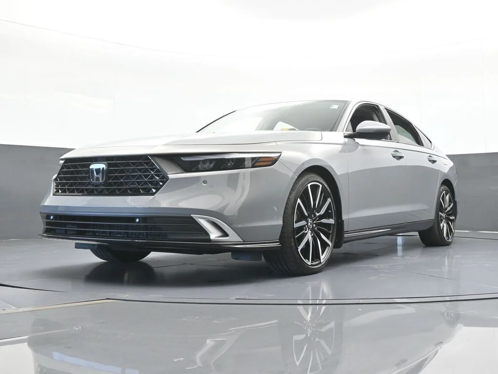 Used 2024 Solar Silver Metallic Honda Touring image 52