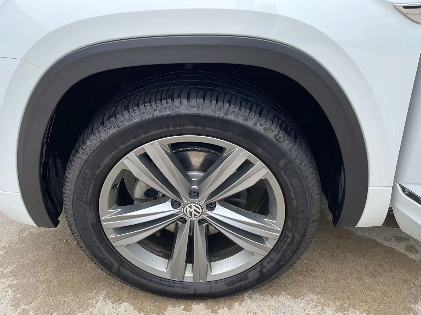 Used 2019 Pure White Volkswagen 3.6L V6 SE w/Technology R-Line image 21