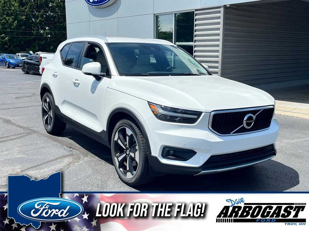 2021 Volvo XC40 T5 Momentum AWD's photo