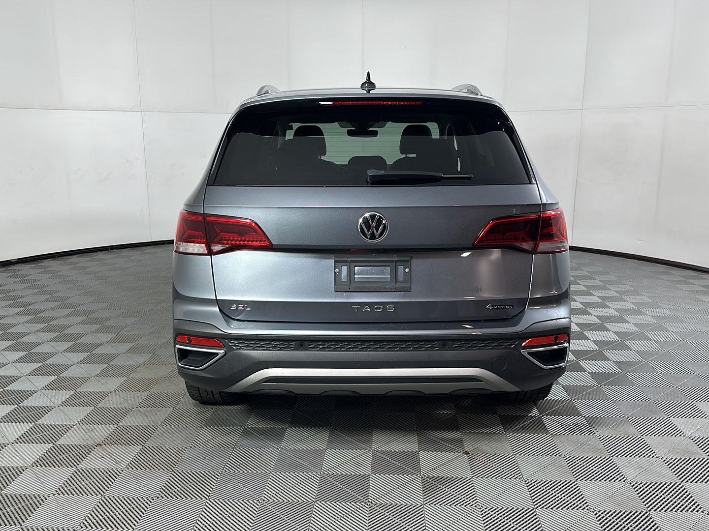 Used 2022 Platinum Gray Metallic Volkswagen SEL image 16