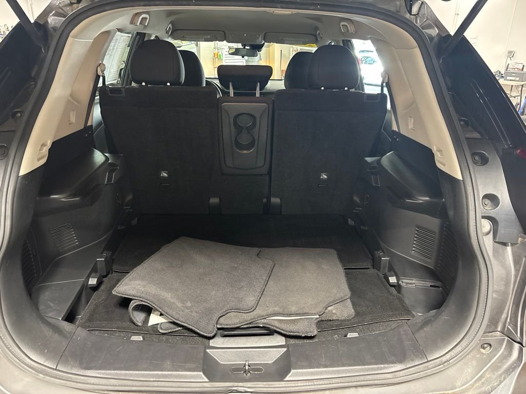 Used 2020 Gray Nissan S image 27