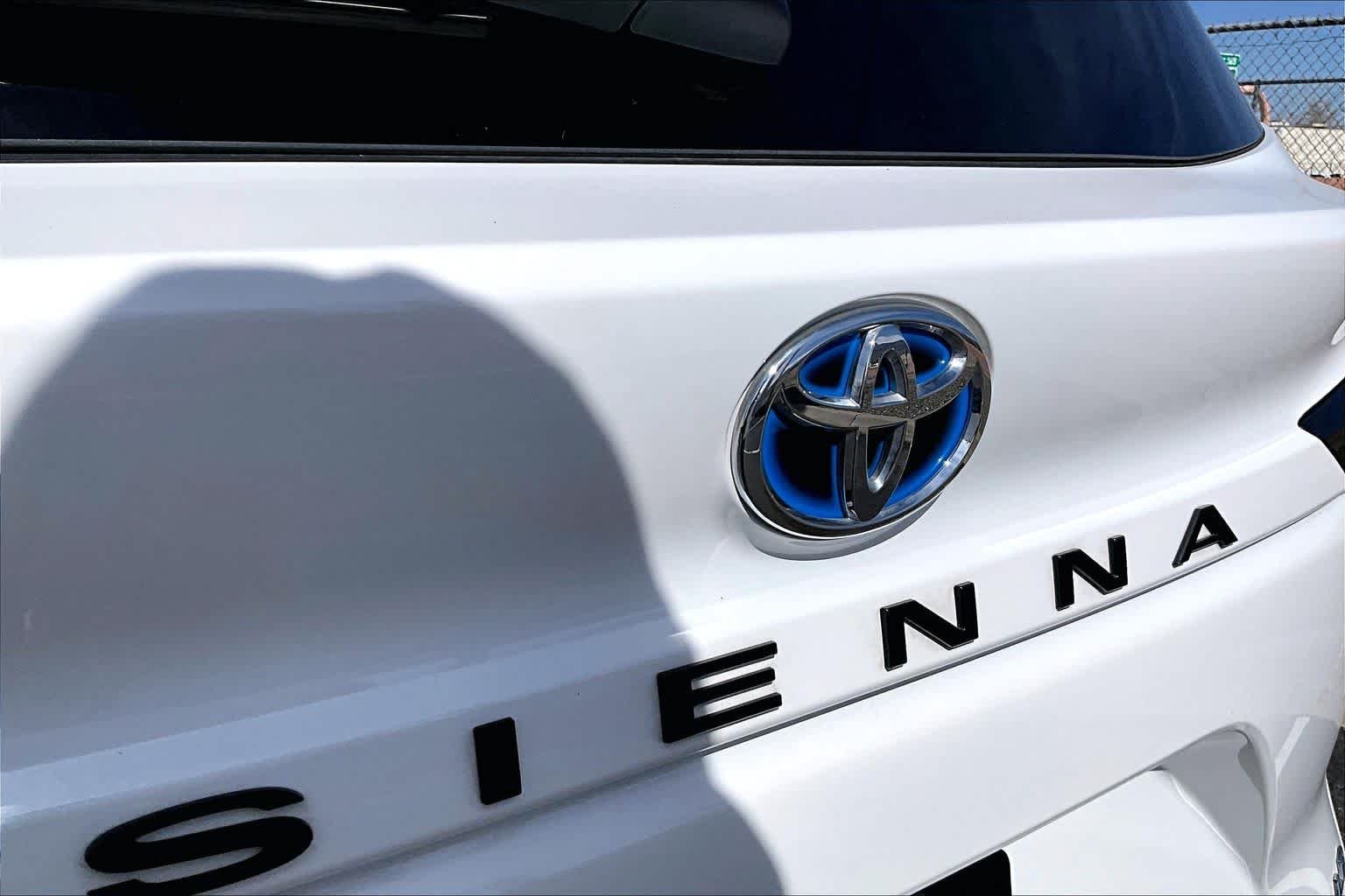 2025 Toyota Sienna LE - Photo 28