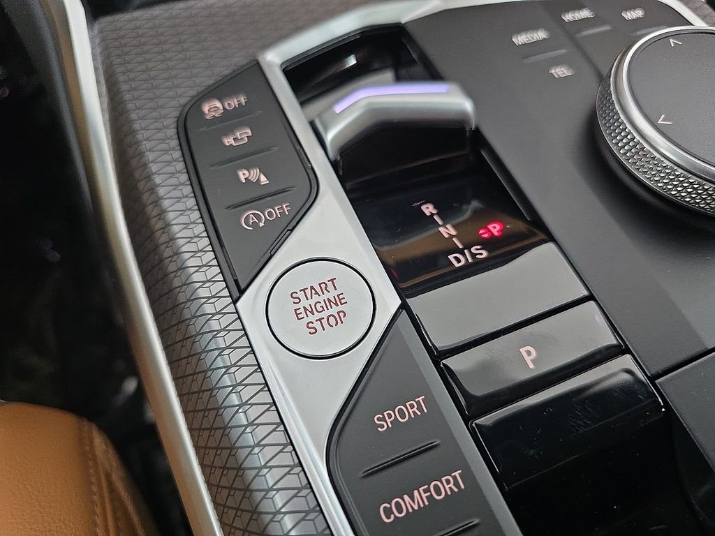 2025 BMW 3 Series 330i - Photo 15
