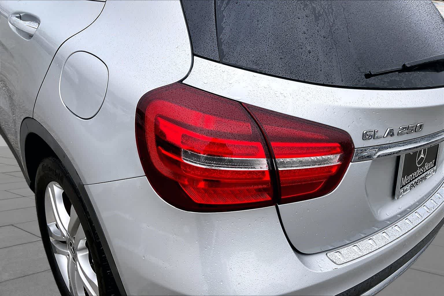 Used 2018 Polar Silver Metallic Mercedes-Benz GLA 250 image 26