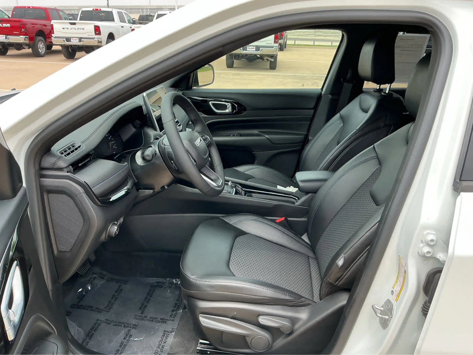 Certified Used 2025 Bright White Clearcoat Jeep Latitude image 12