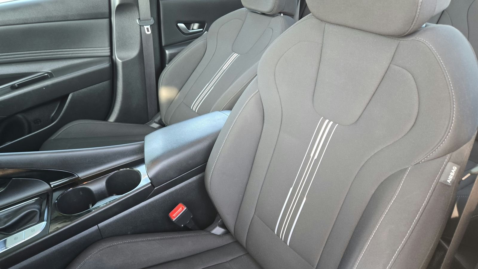 2025 Hyundai Elantra SEL - Photo 11