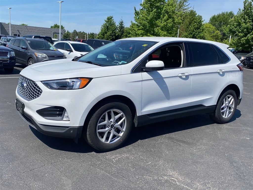 Used 2023 Oxford White Ford SEL image 6