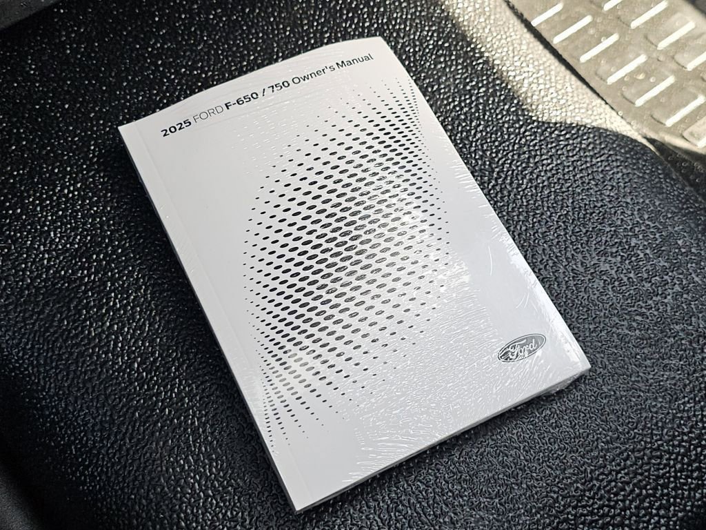 New 2025 Oxford White Ford Base image 18