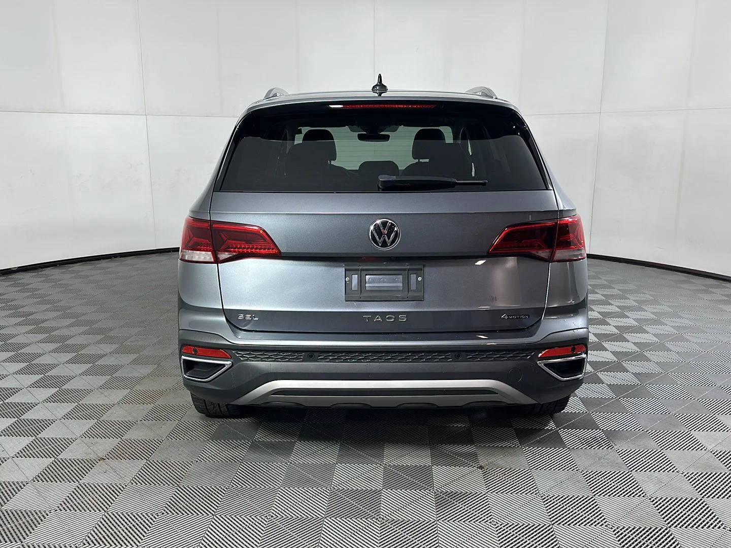 Used 2022 Platinum Gray Metallic Volkswagen SEL image 5