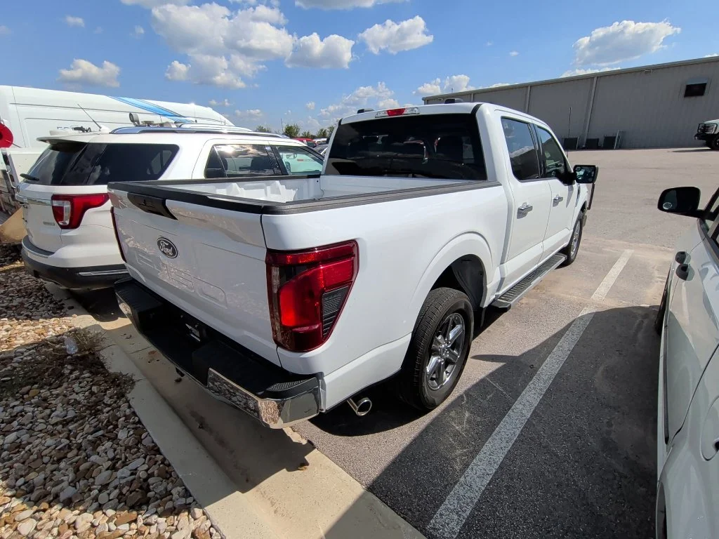 Used 2025 Oxford White Ford XLT image 7