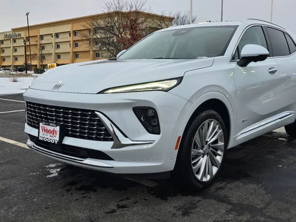 New 2026 Iridescent White Tricoat Buick Avenir image 12